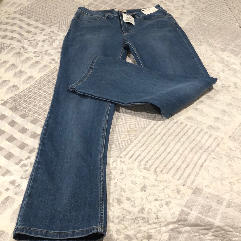 NWT straight leg Wrangler women’s size 10
